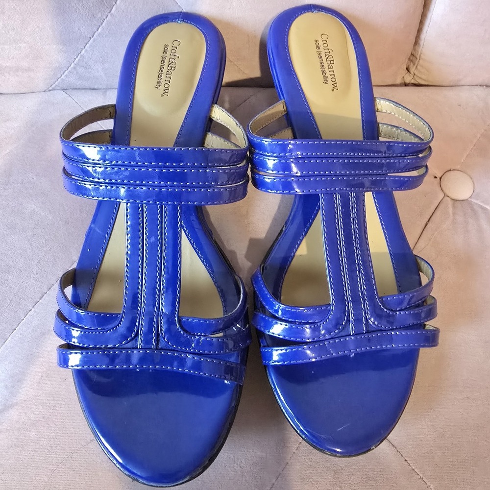 Croft&Barrow comfort Blue Tones Open Toe Size 8 Standard Strappy Slip On Wedges.